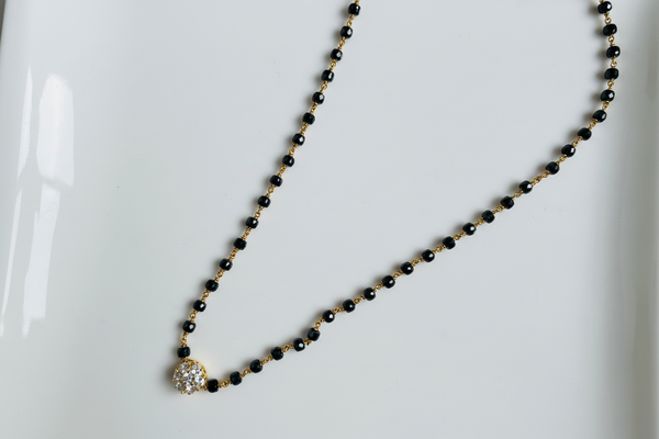 Ivika cz black beads chain