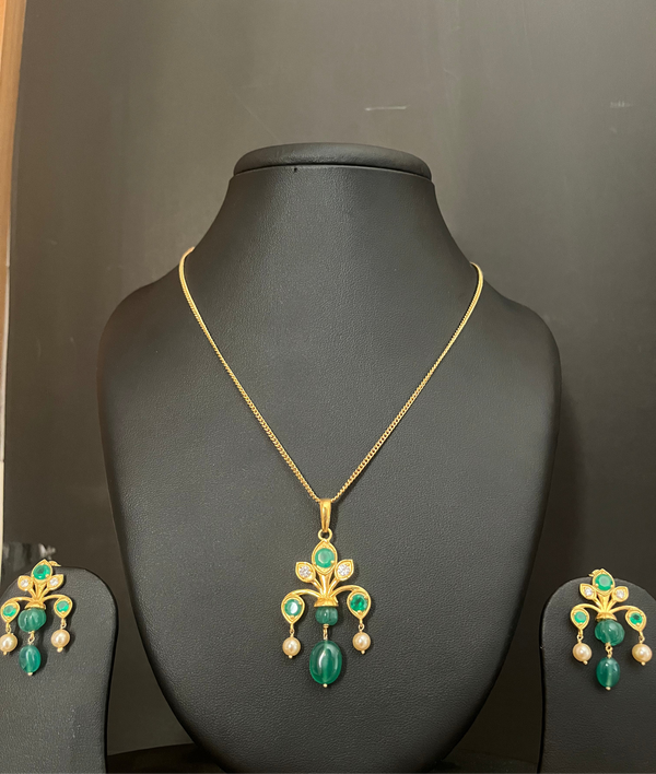 Ivika pendant set